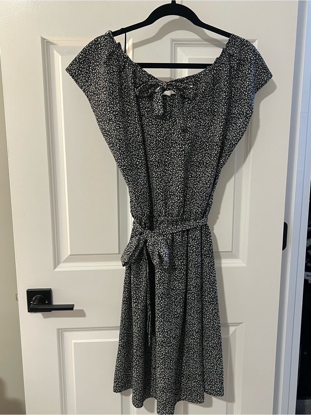 Women’s Black Floral Tie-Waist Dress